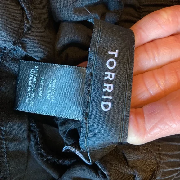 Women's Torrid Black linen blend Shorts Size 12 - Picture 4 of 5